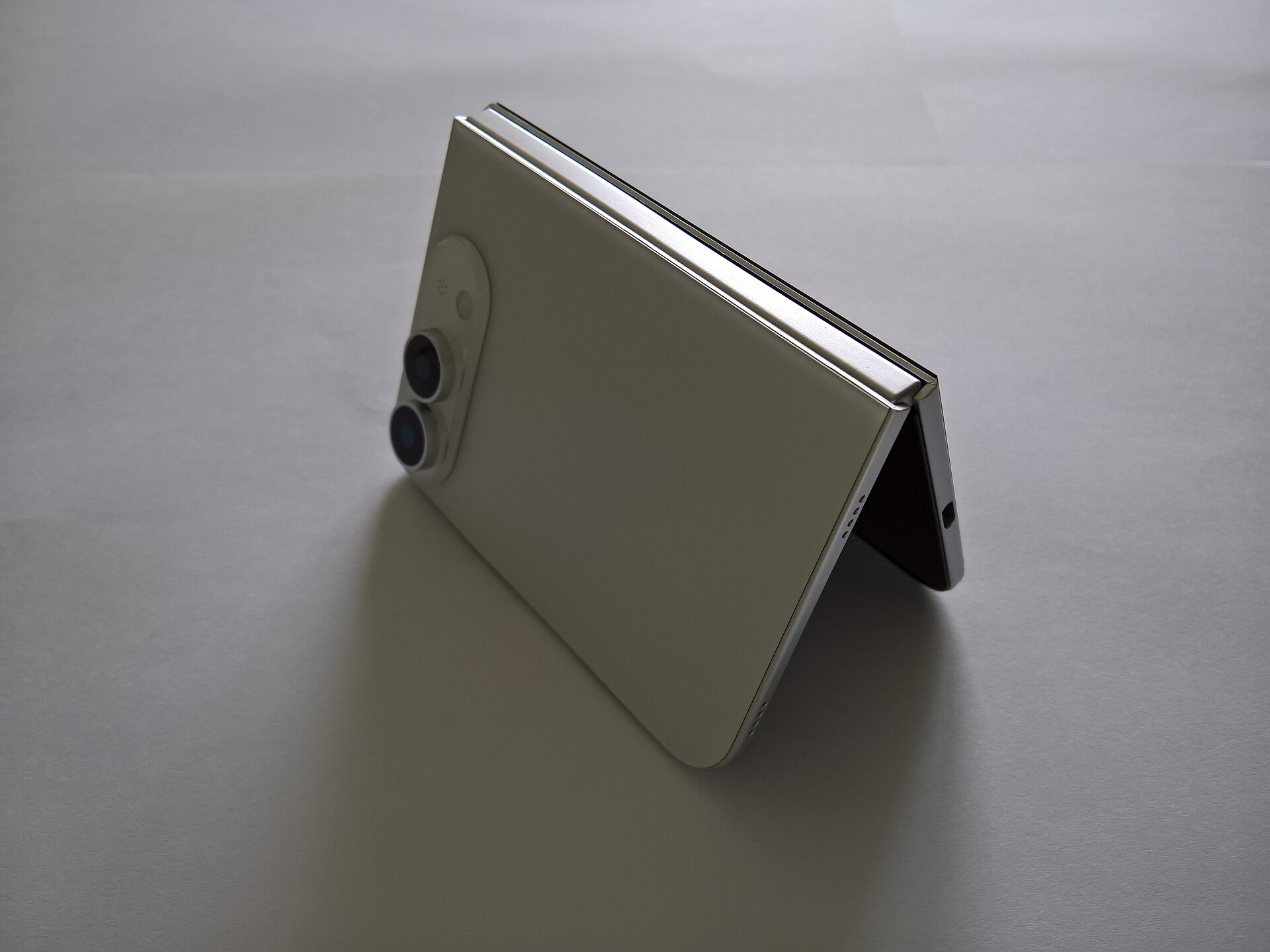 Apple foldable smartphone