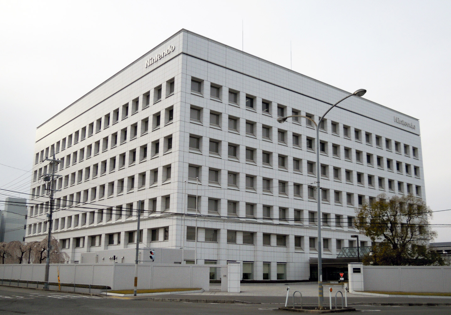 Nintendo Headquarters in Kyoto (2010). Building design by Yoshimura Architects in 2000. 京都市南区 2006年2月18日に投稿者が撮影 Head Quarters of Nintendo, Minami-ku , Kyoto , Japan