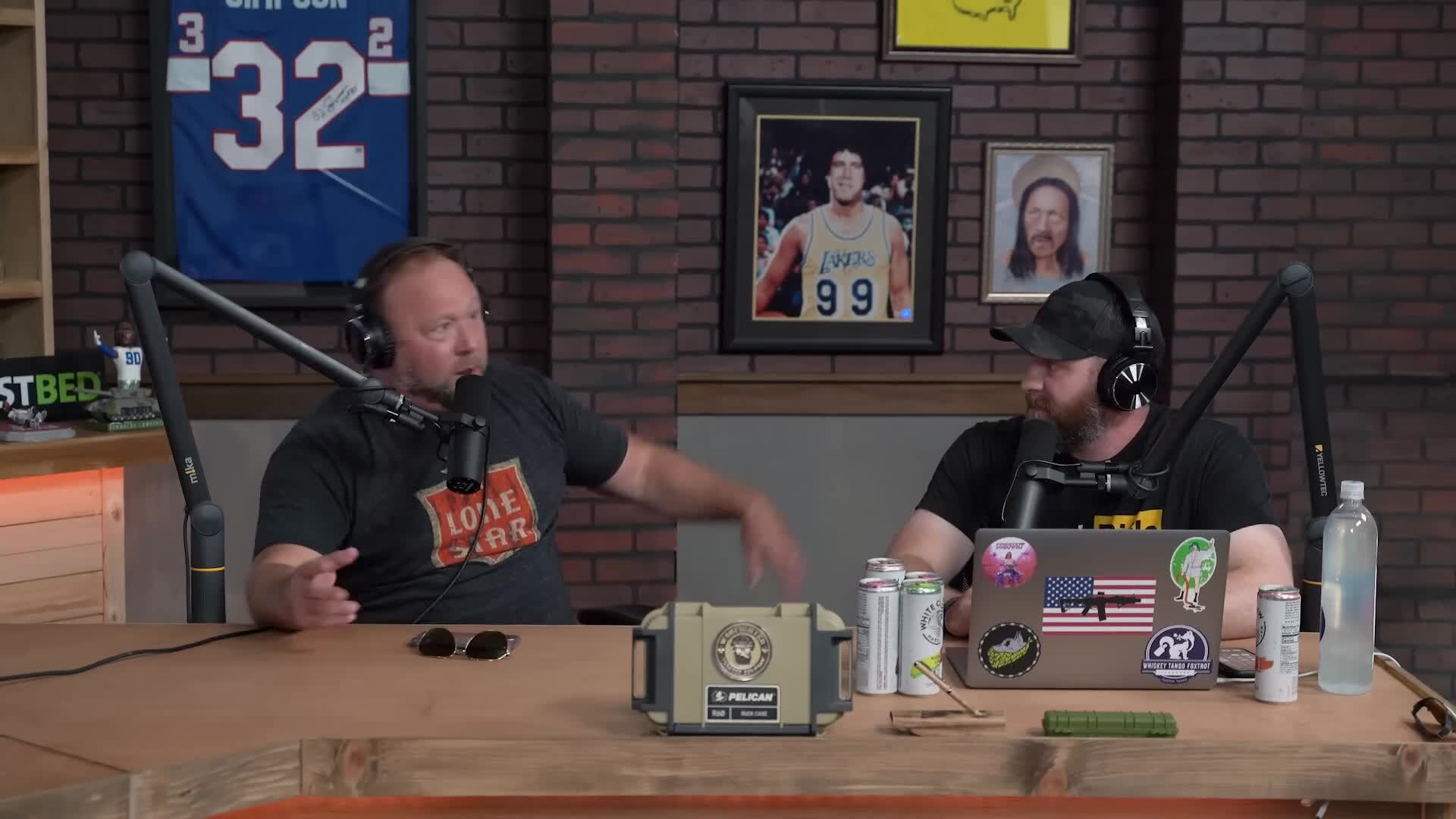 Alex Jones discusses the Joe Rogan Spotify Controversy – Drinkin' Bros Clips
