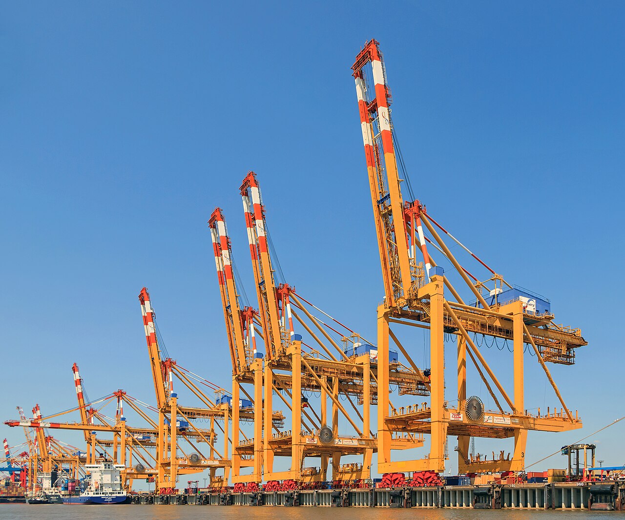 Container cranes at the Bremerhaven terminal